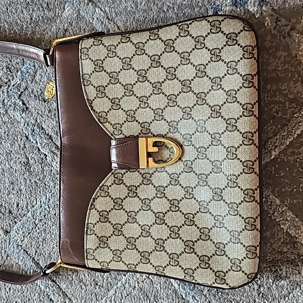 Authentic Gucci GG Vintage Canvas Multi- Pockets Shoulder Bag